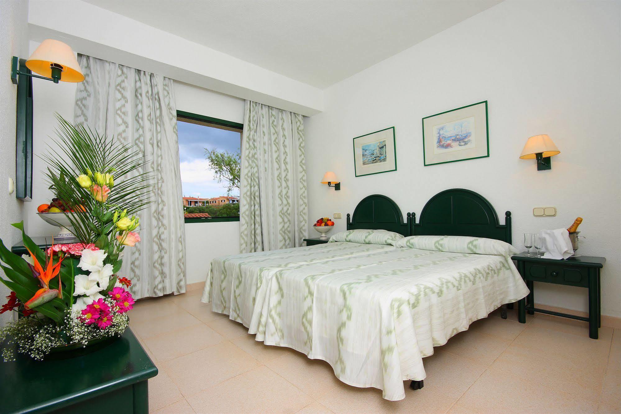 Son Bou Apartments ภายนอก รูปภาพ