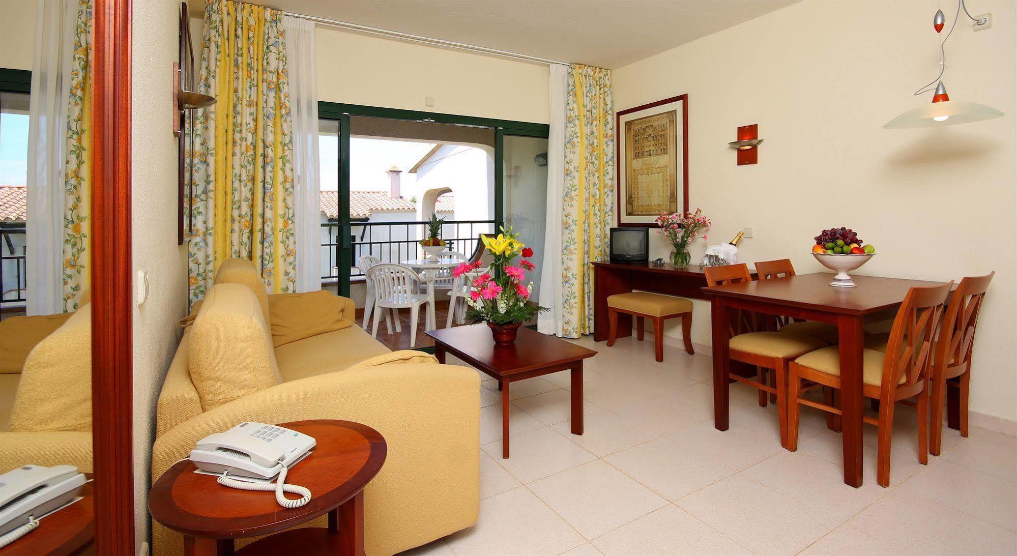 Son Bou Apartments ภายนอก รูปภาพ