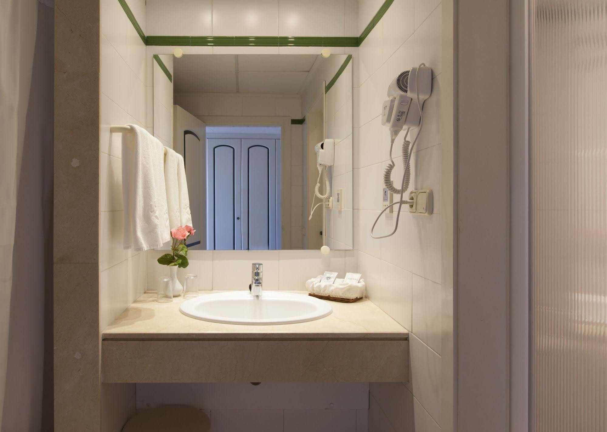 Son Bou Apartments ภายนอก รูปภาพ