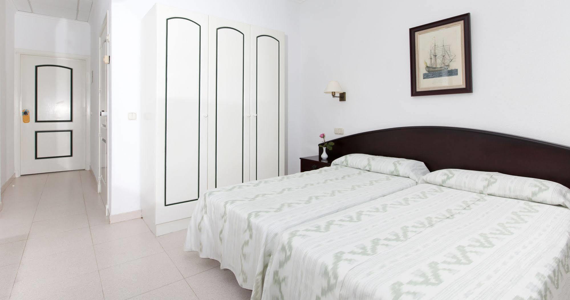 Son Bou Apartments ภายนอก รูปภาพ
